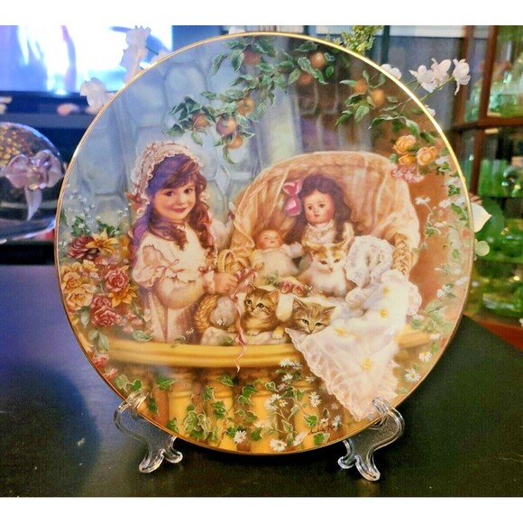 Sandra Kuck "Hearts and Flowers" Cats in the Cradle Collector Plate - Picture 1 of 3